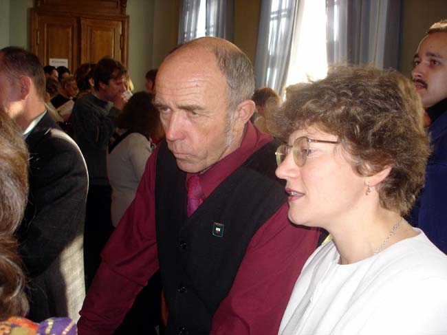 Гречухин В.А. и Блохина И.В. общаются в перерыве заседаний.